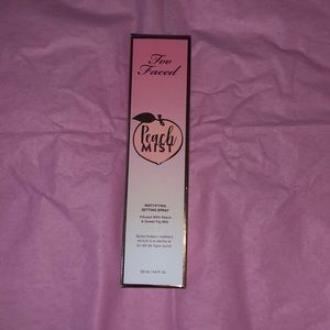 Too Faced Peach Mist Mattifying Setting Spray
